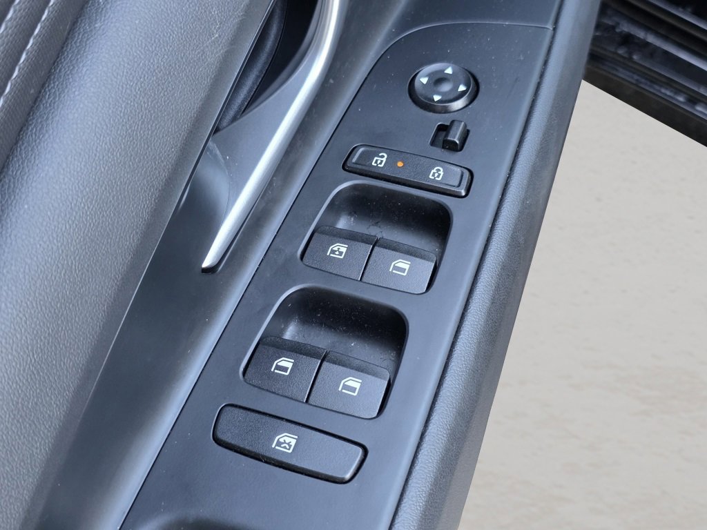 Certified 2025 Hyundai Elantra Limited image 18