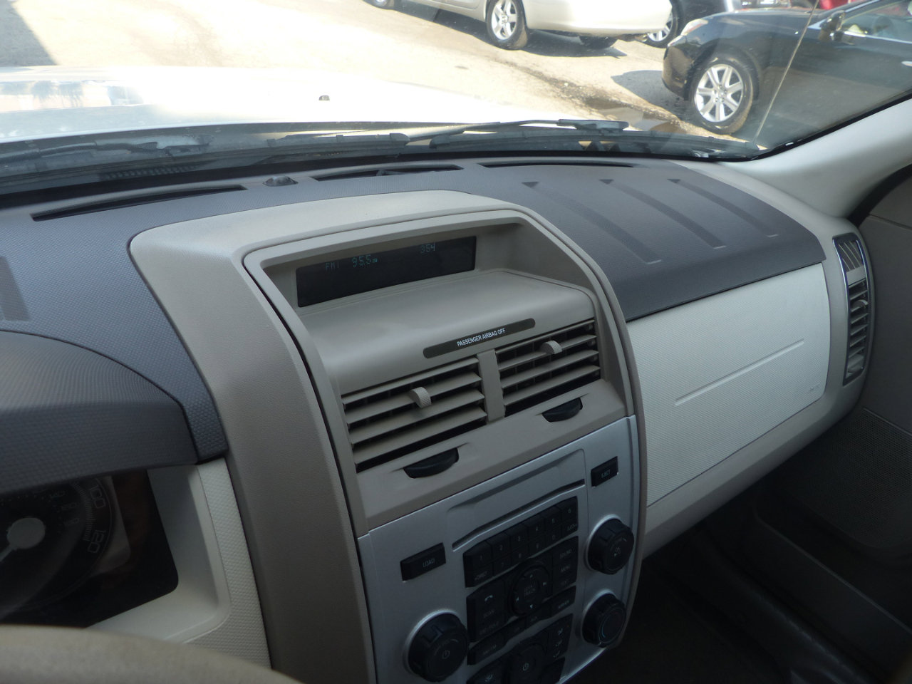 Used 2009 Mercury Mariner 4WD image 24