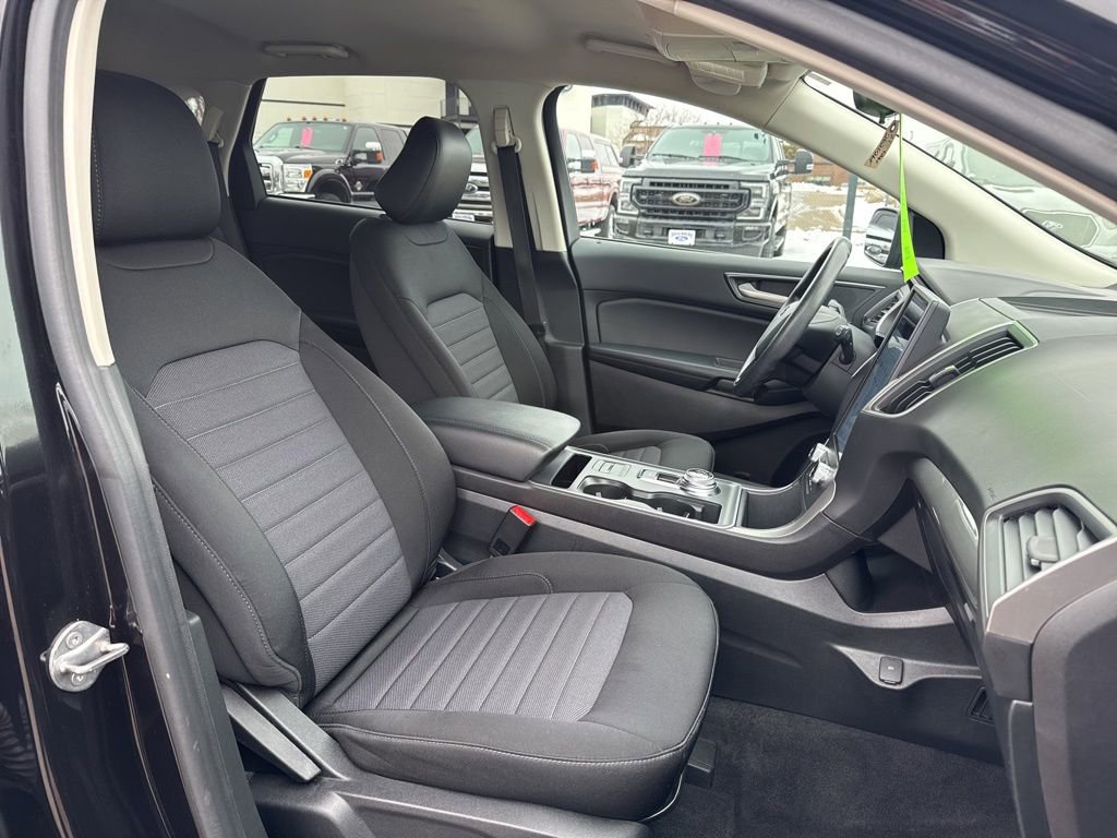 Used 2021 Ford Edge SE image 34