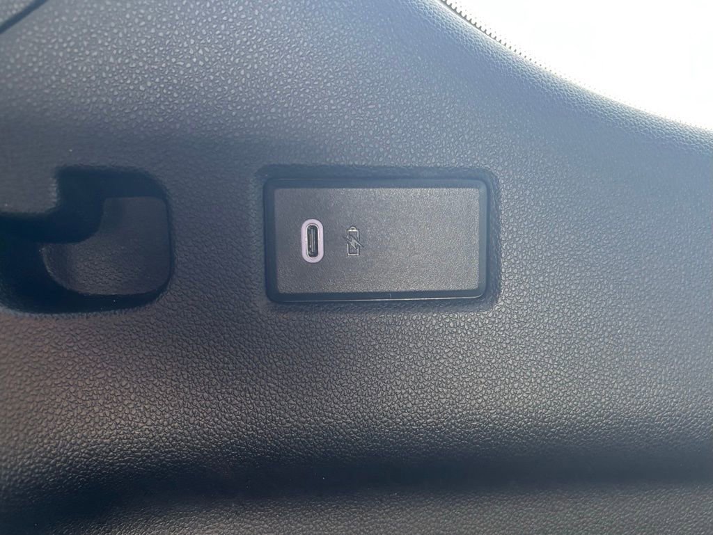Used 2022 GMC Yukon AT4 w/ Technology Package image 26