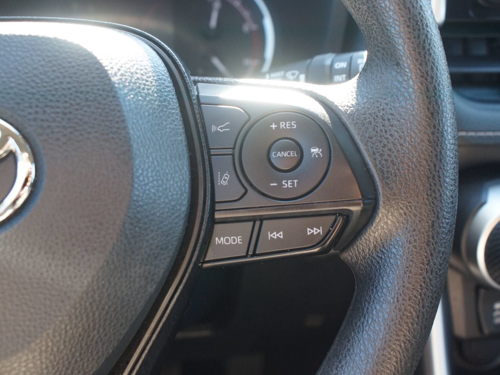 Used 2025 Toyota RAV4 XLE AWD/4WD image 10