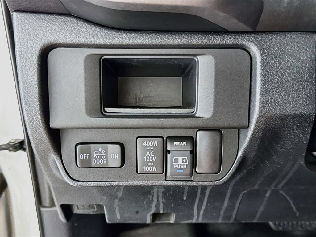 Used 2017 Toyota Tacoma TRD Sport AWD/4WD image 11