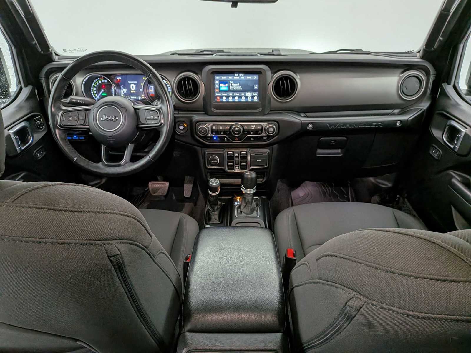 Used 2023 Jeep Wrangler Unlimited w/ Cold Weather Group image 16