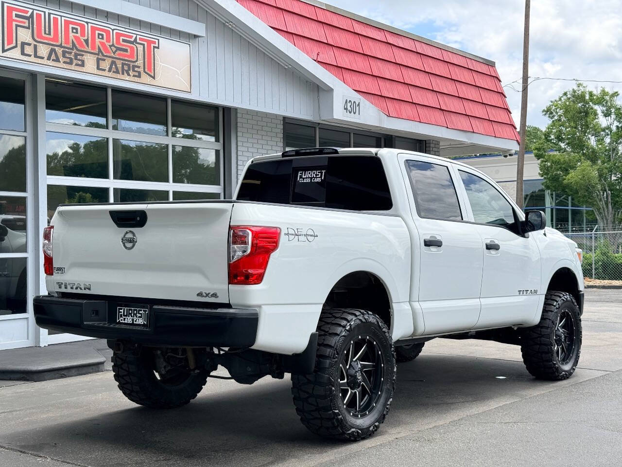 Used 2017 Nissan Titan S AWD/4WD image 3