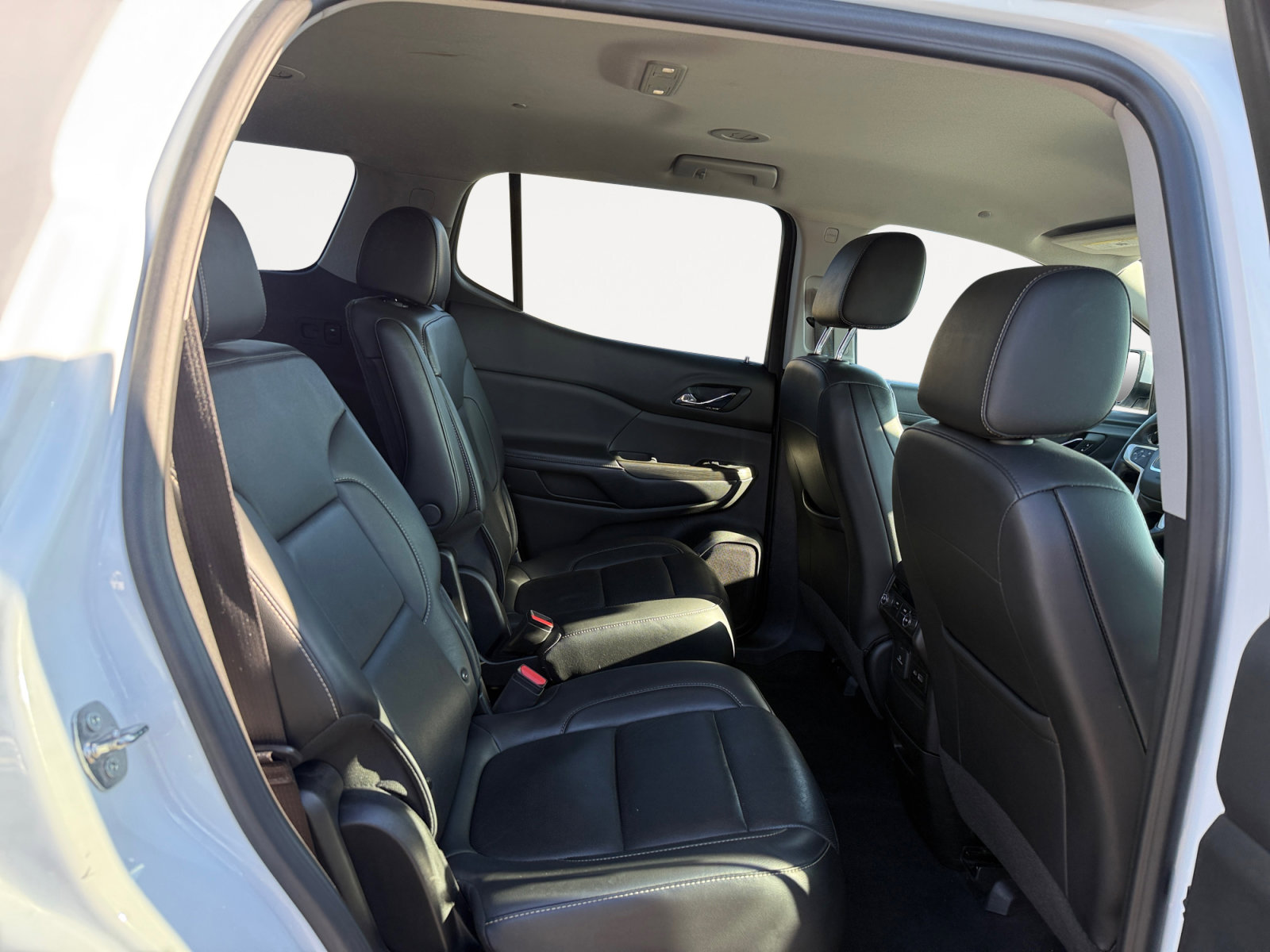 Used 2023 GMC Acadia SLT image 18