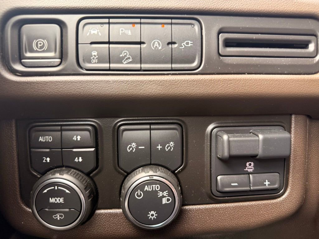 Used 2021 Chevrolet Tahoe Z71 w/ Z71 Off-Road Package image 27