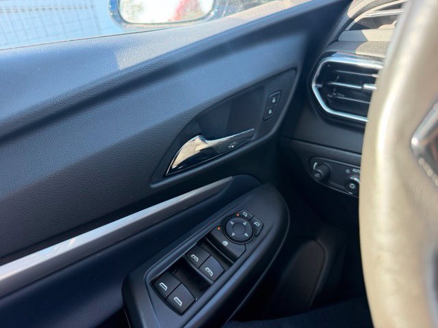 Used 2023 Chevrolet Bolt EUV LT w/ Convenience Package FWD image 14