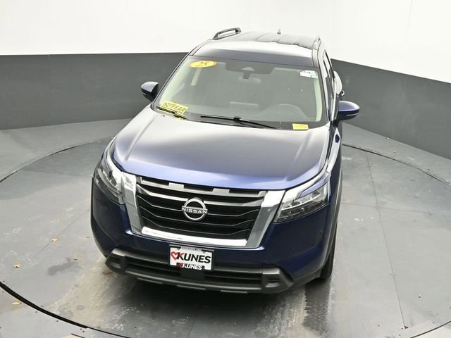 Used 2025 Nissan Pathfinder SV image 37