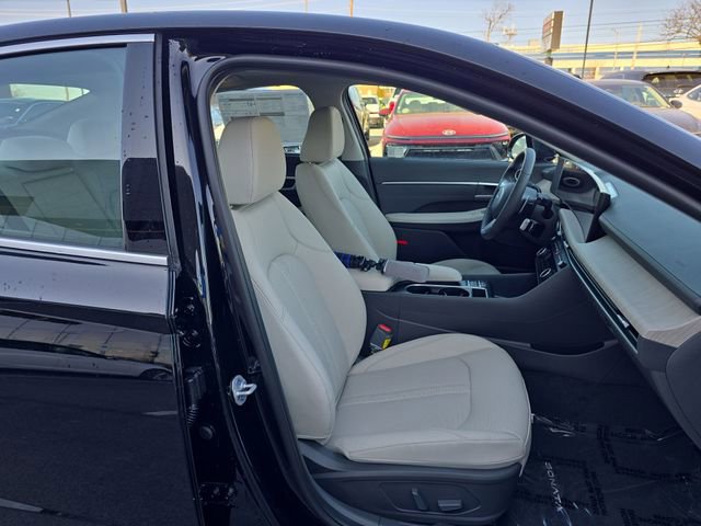 New 2025 Hyundai Sonata Limited image 24