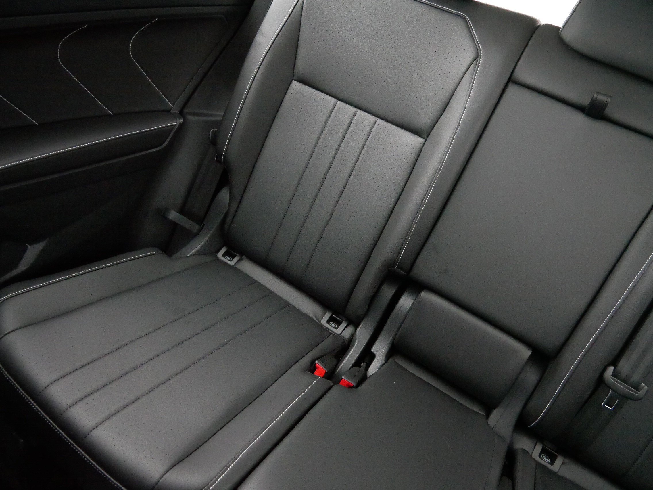 Certified 2024 Volkswagen Tiguan SE image 12