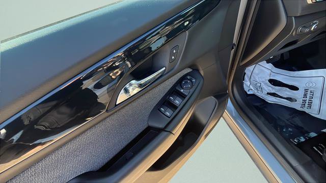 Used 2025 Chevrolet TrailBlazer LT AWD/4WD image 10