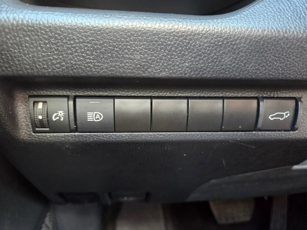 Used 2023 Toyota RAV4 XLE w/ Convenience Package FWD image 12