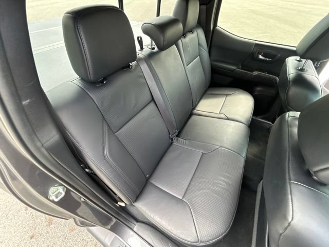 Used 2020 Toyota Tacoma TRD Off-Road w/ TRD Premium Off Road Package AWD/4WD image 44