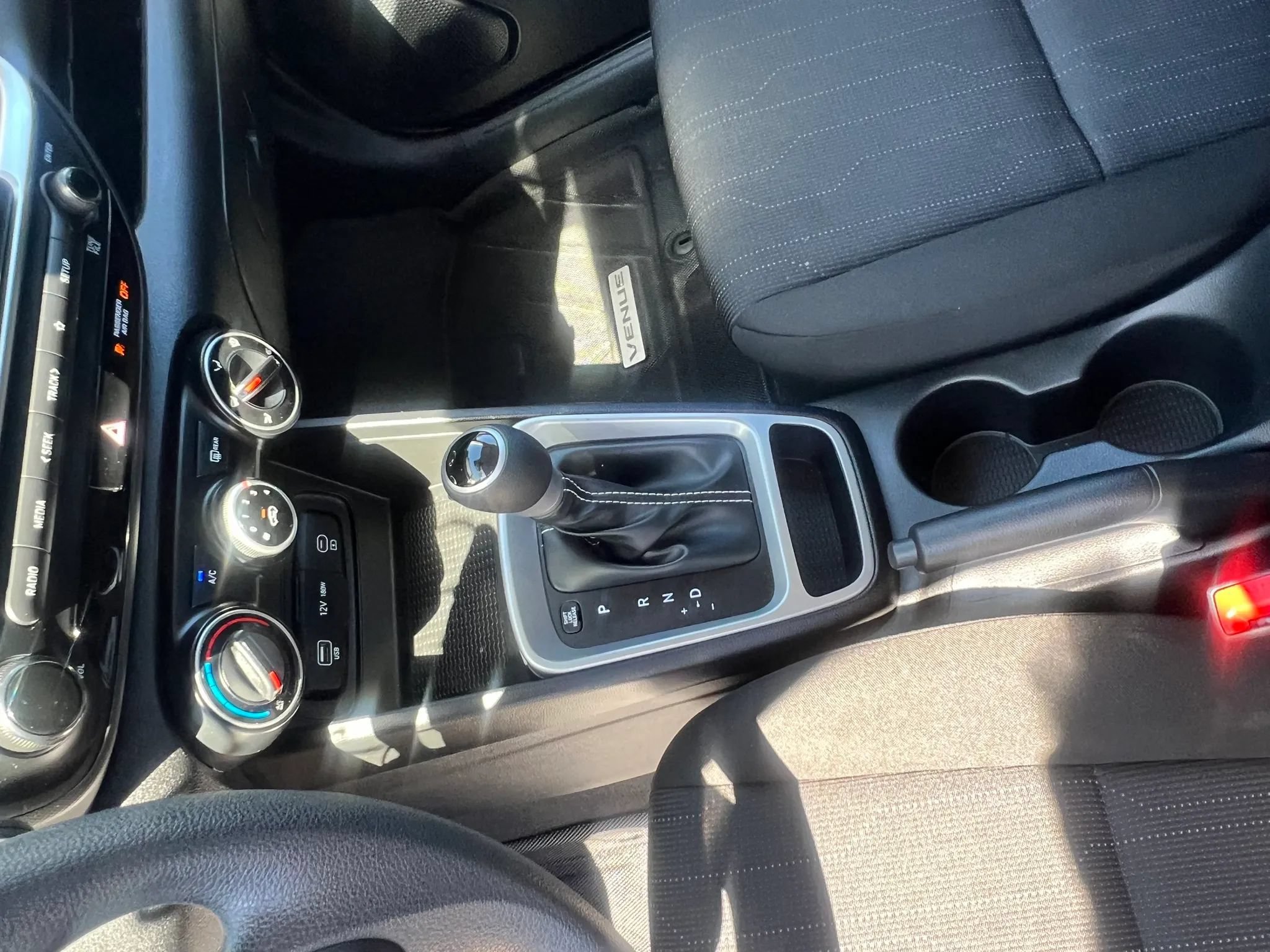 Used 2025 Hyundai Venue SE FWD image 16