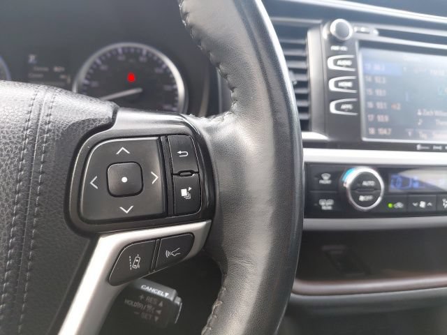 Used 2019 Toyota Highlander XLE FWD image 32