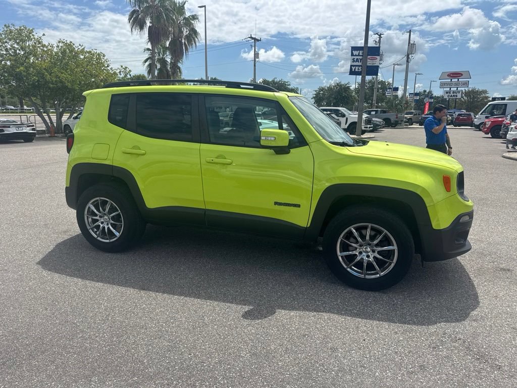 Used 2017 Jeep Renegade Altitude FWD image 7