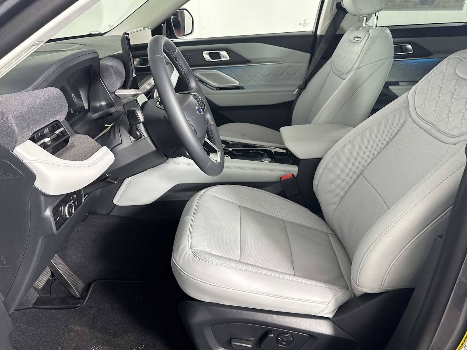 New 2026 Ford Explorer Platinum w/ LUX Leather Package AWD/4WD image 8