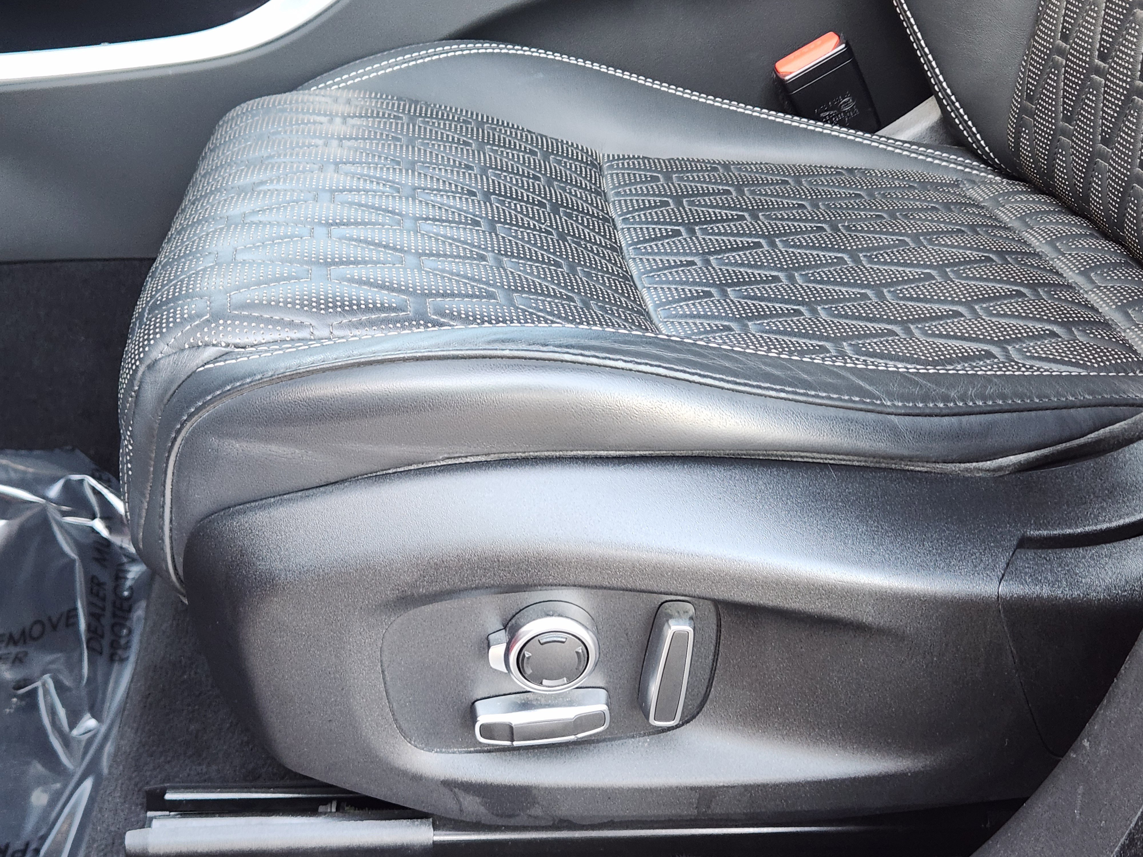 Used 2020 Jaguar F-PACE SVR image 25