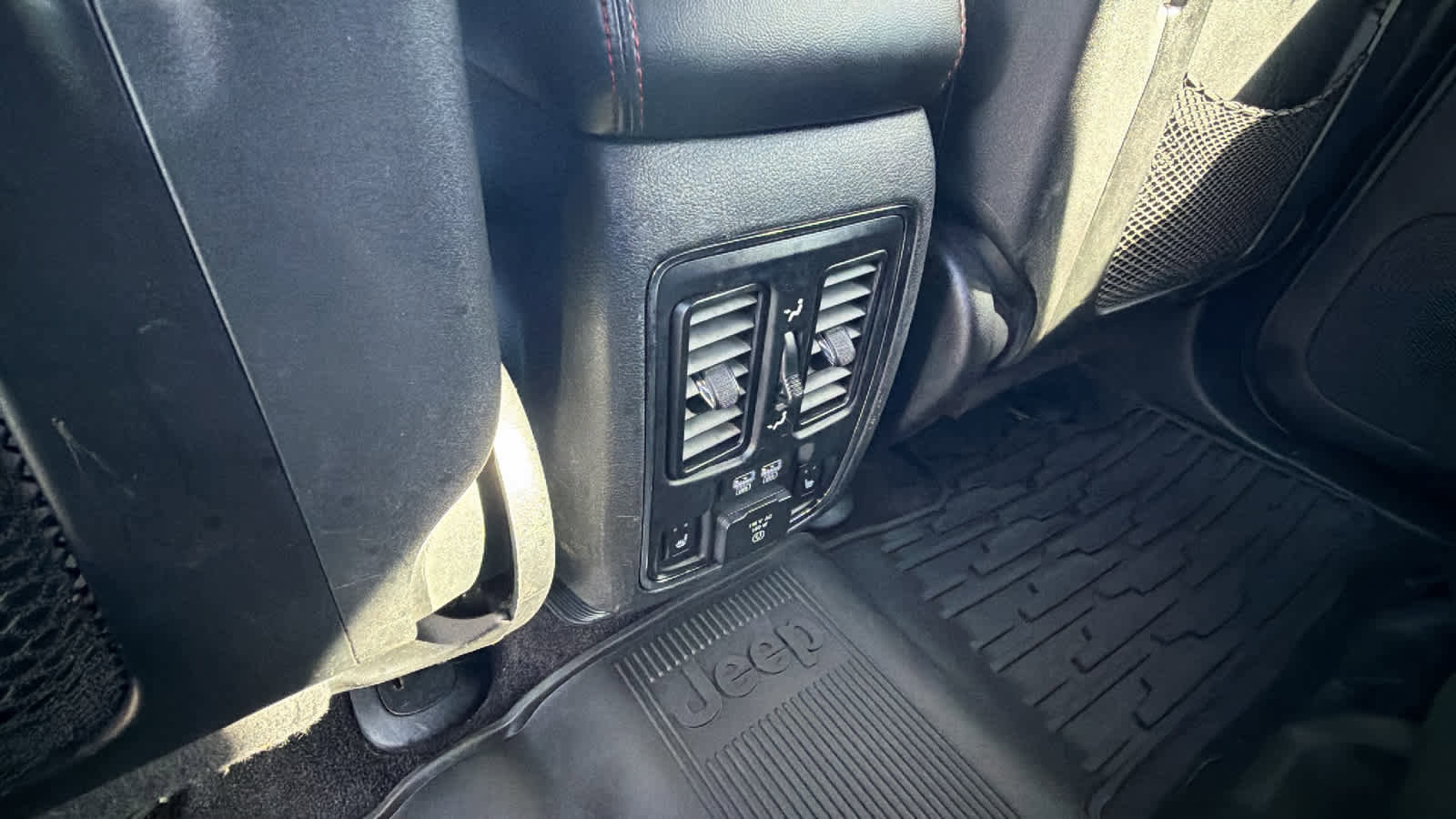 Used 2017 Jeep Grand Cherokee Trailhawk w/ Trailhawk Luxury Group image 25