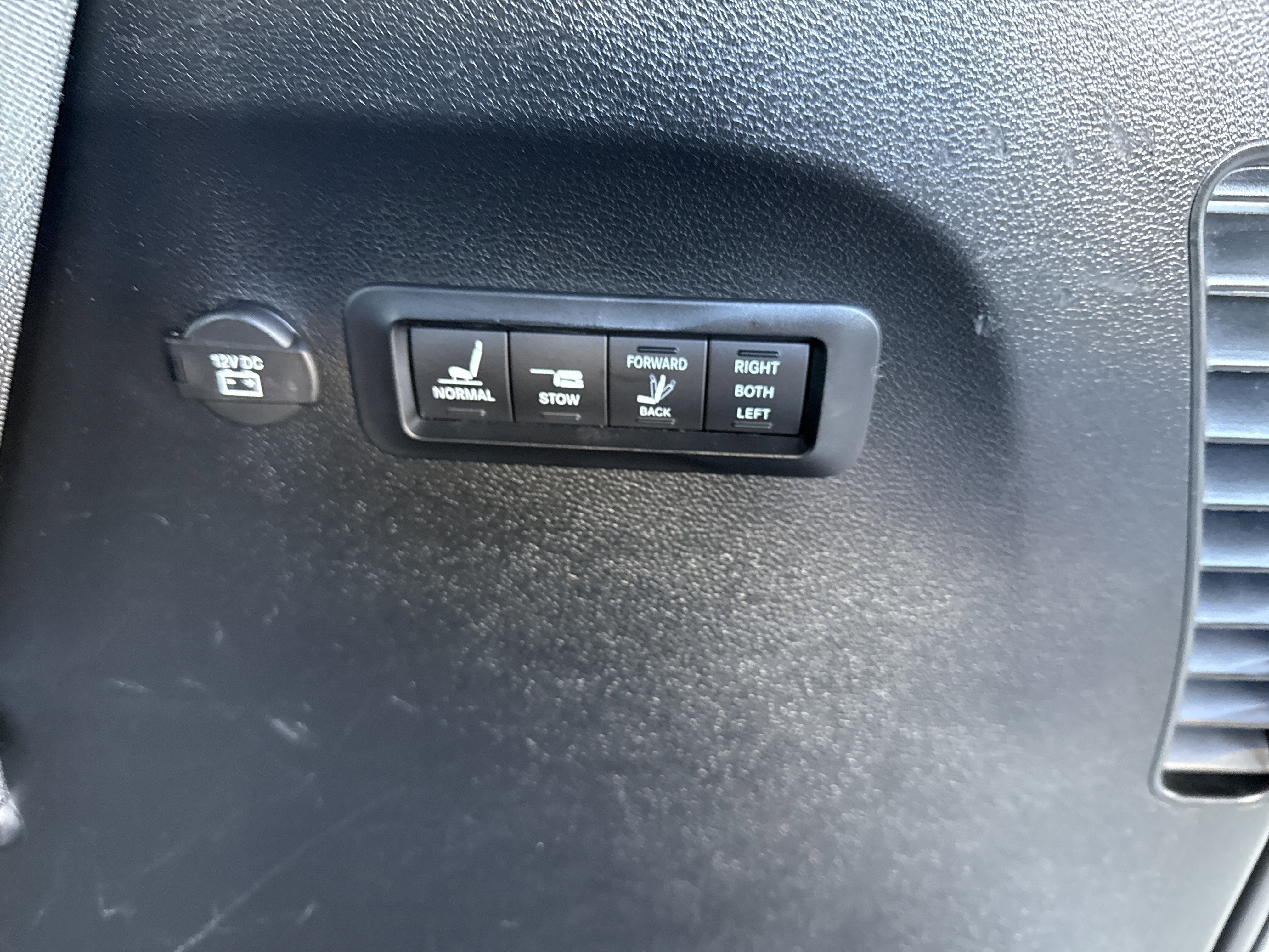 Used 2021 Chrysler Pacifica Limited w/ S Appearance Package image 14