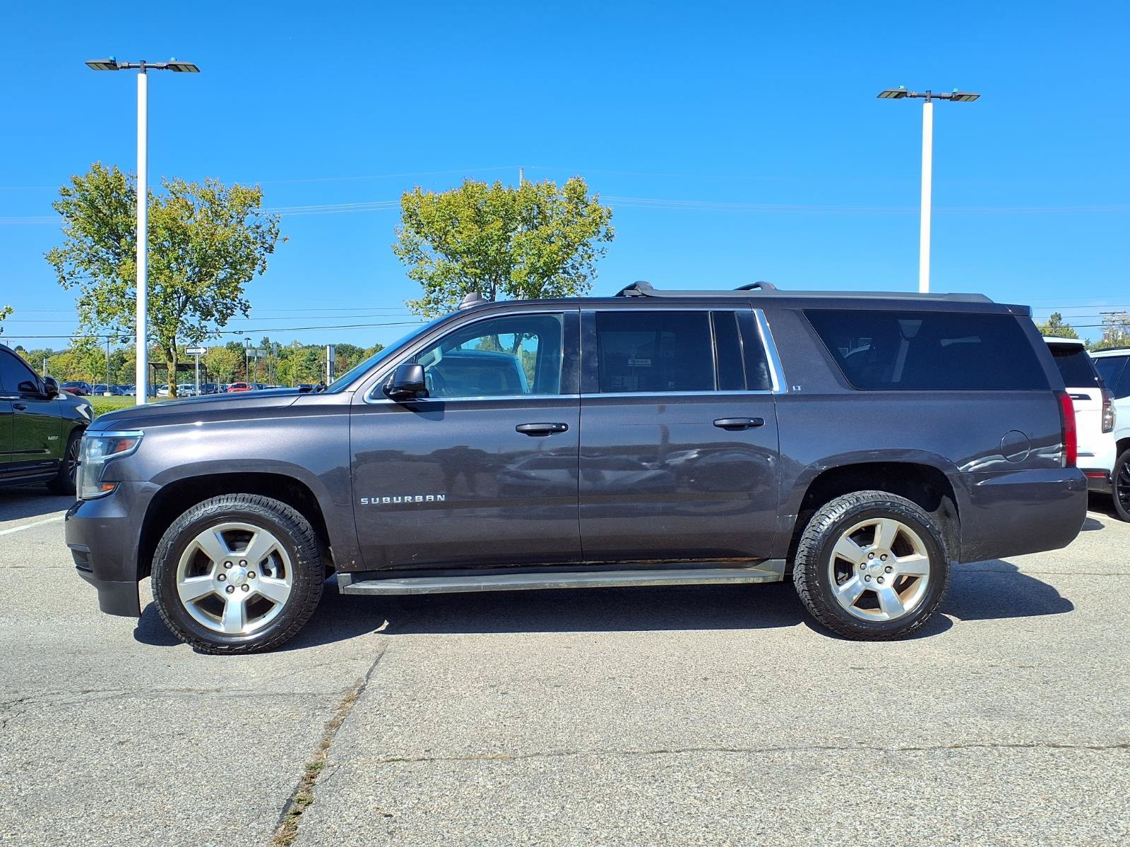 Used 2016 Chevrolet Suburban LT w/ Luxury Package AWD/4WD image 8