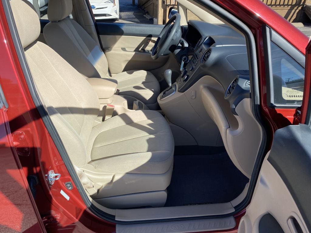 Used 2008 Kia Rondo LX w/ Convenience Pkg image 16