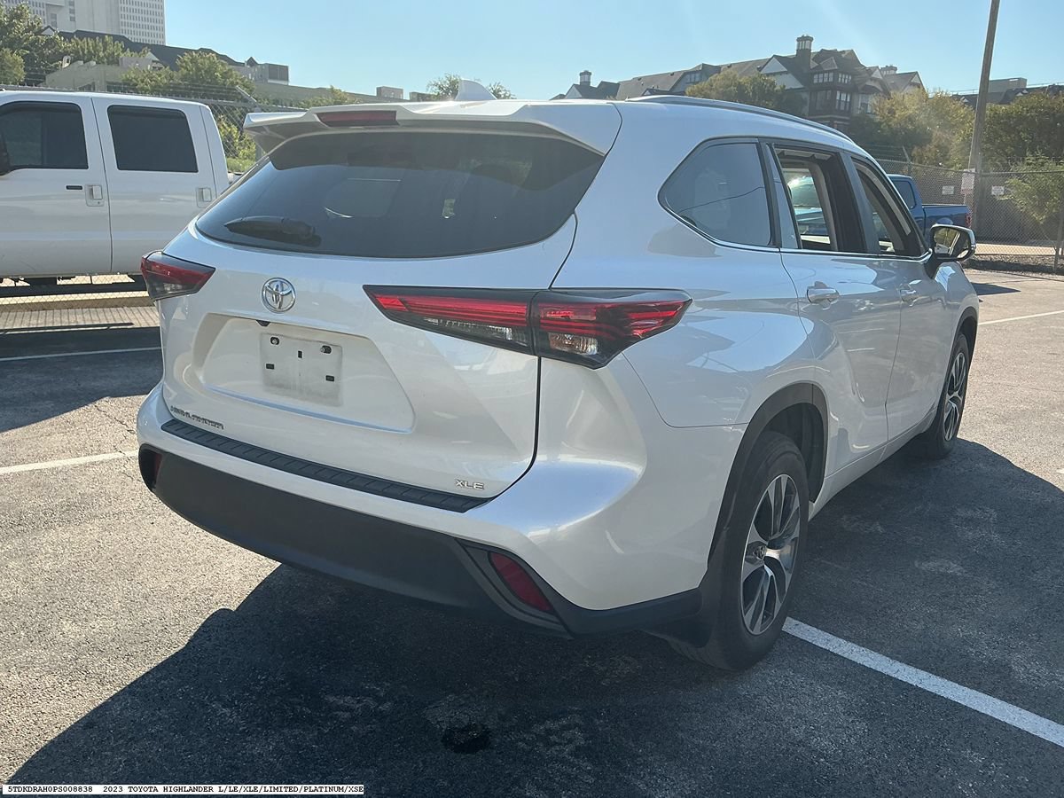 Used 2023 Toyota Highlander XLE FWD image 6