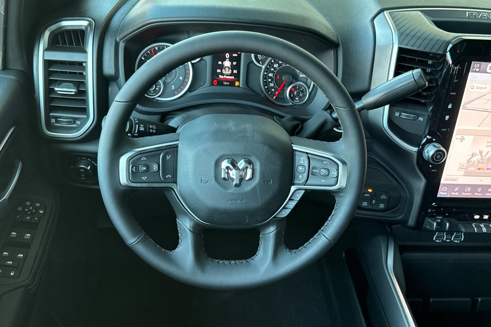 New 2026 RAM 2500 Big Horn AWD/4WD image 13