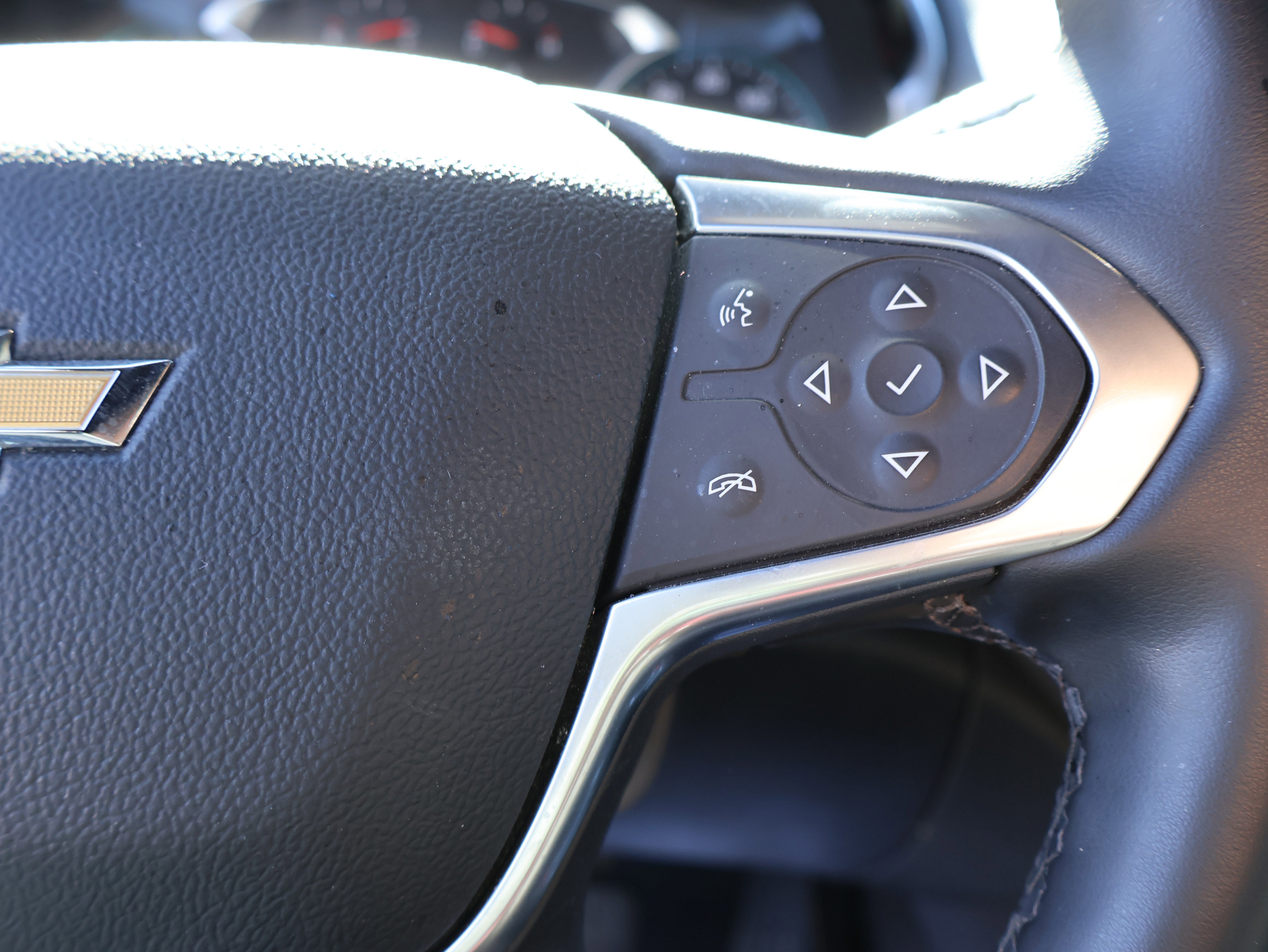 Used 2023 Chevrolet Traverse LT image 35