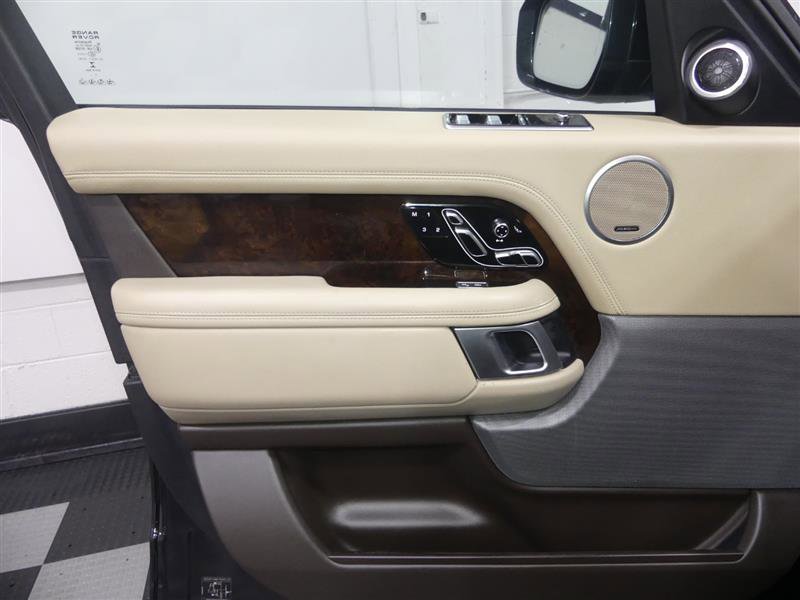 Used 2018 Land Rover Range Rover HSE image 18