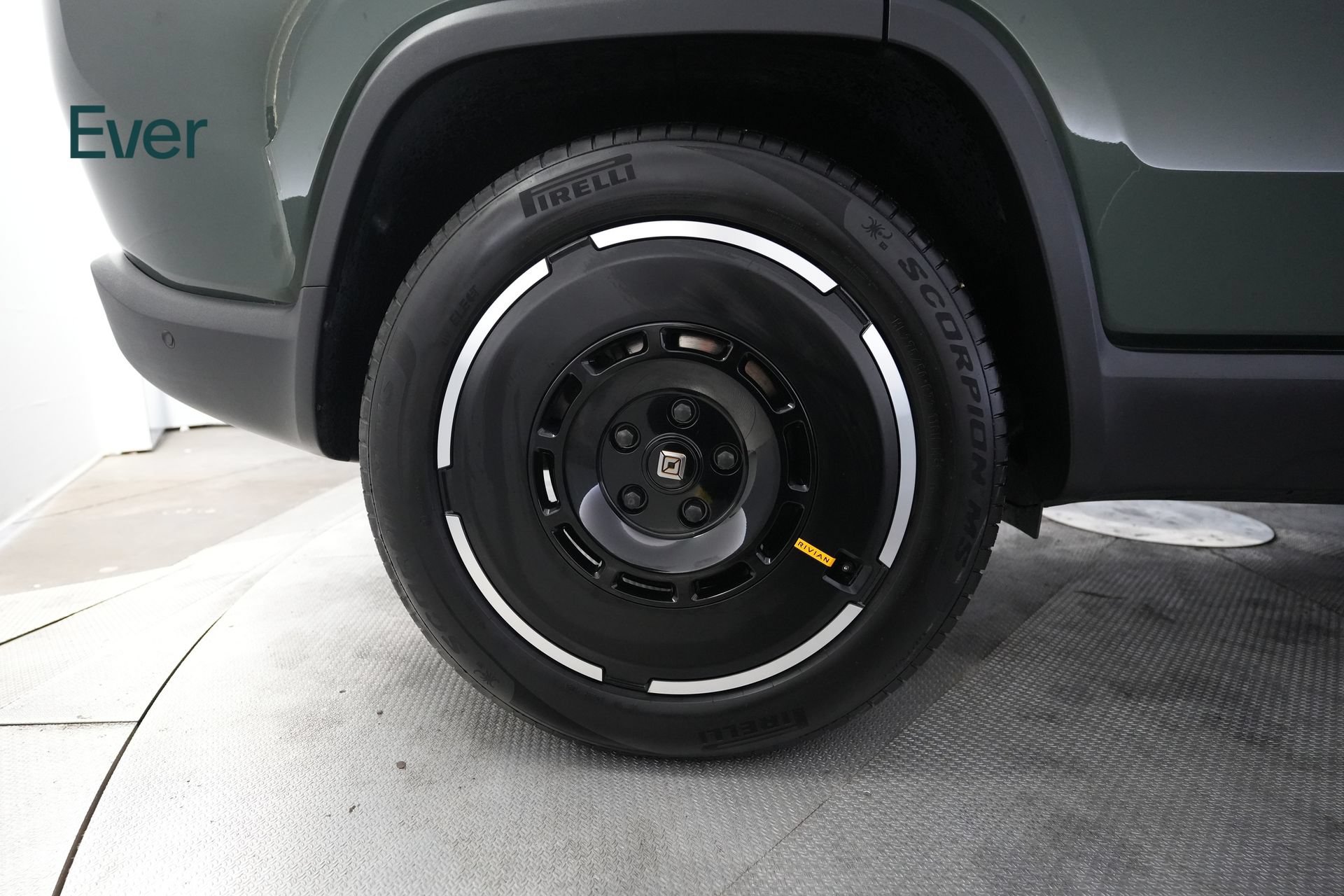 Used 2025 Rivian R1S Adventure AWD/4WD image 22