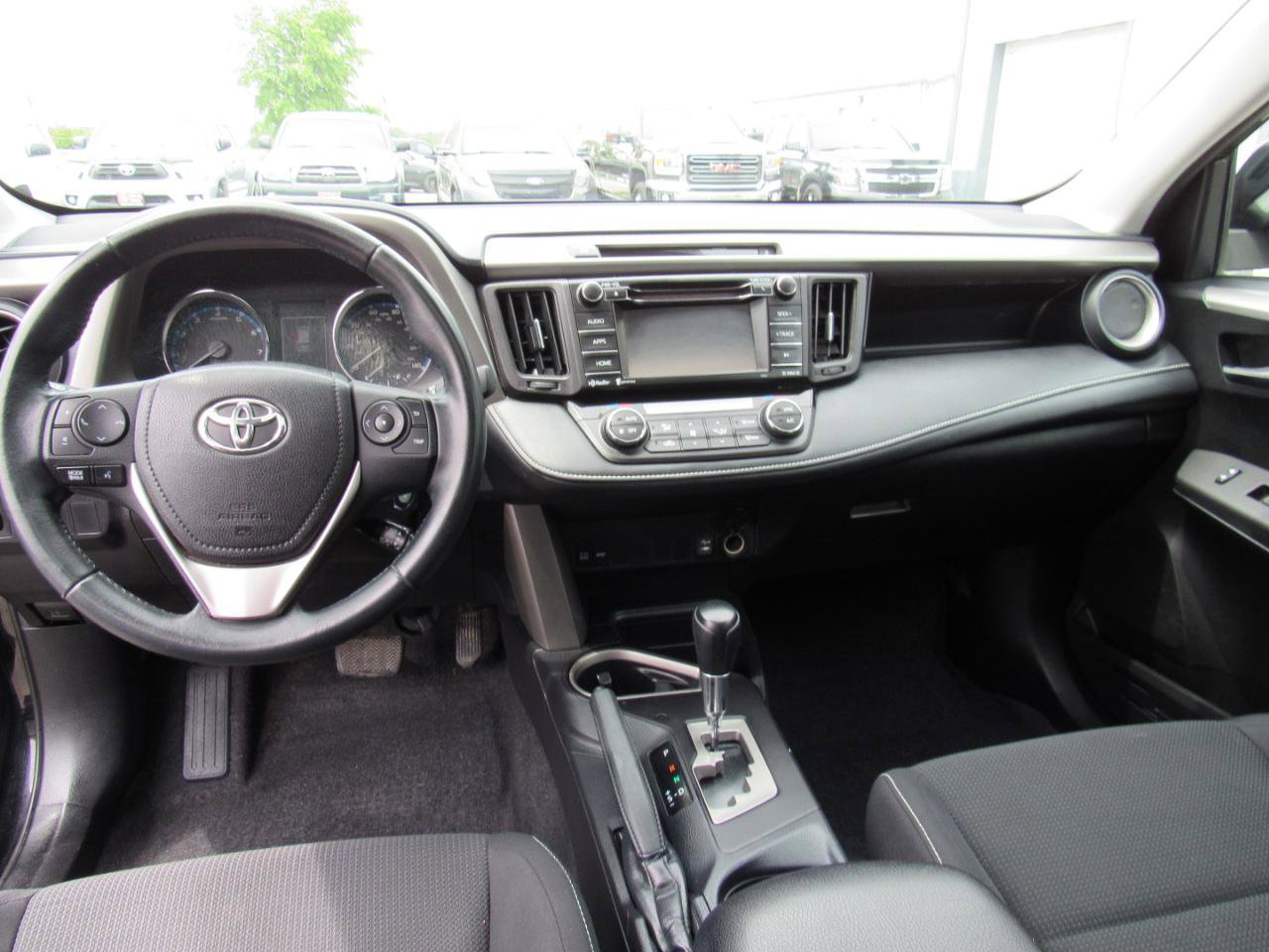 Used 2016 Toyota RAV4 XLE AWD/4WD image 17