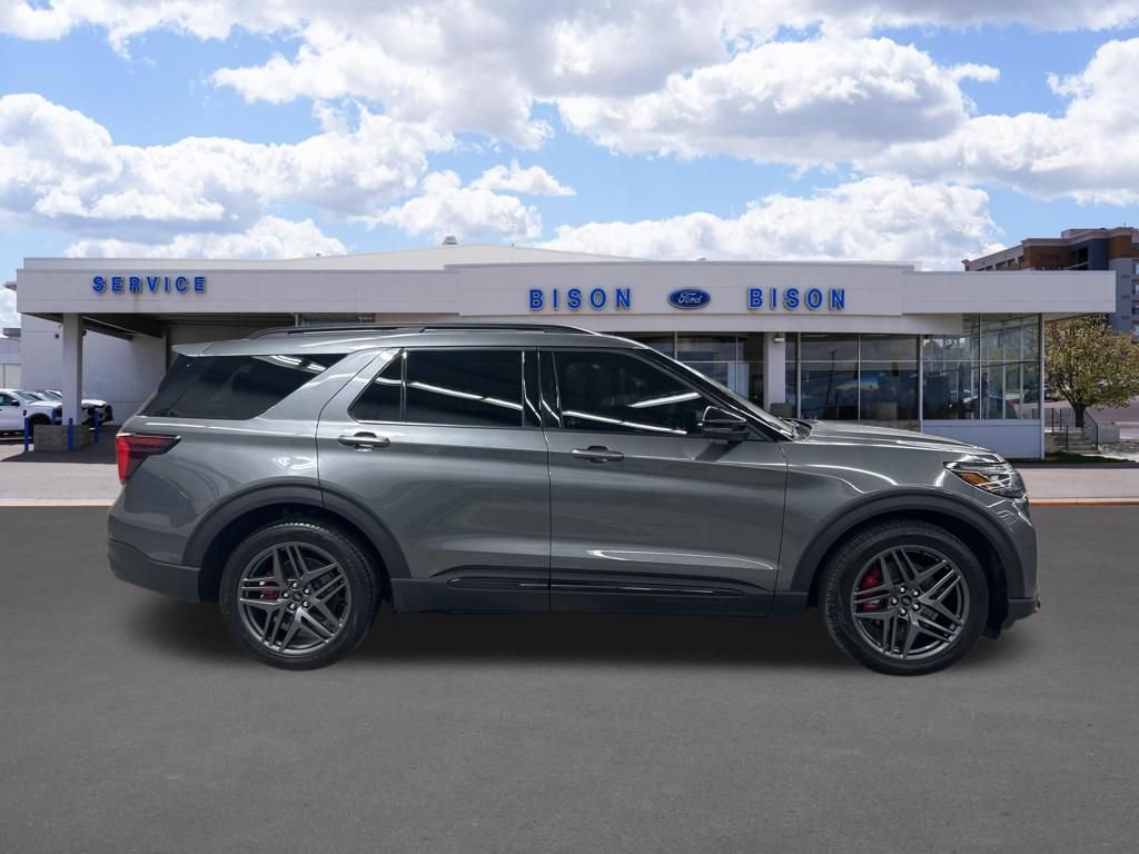 Used 2025 Ford Explorer ST AWD/4WD image 2