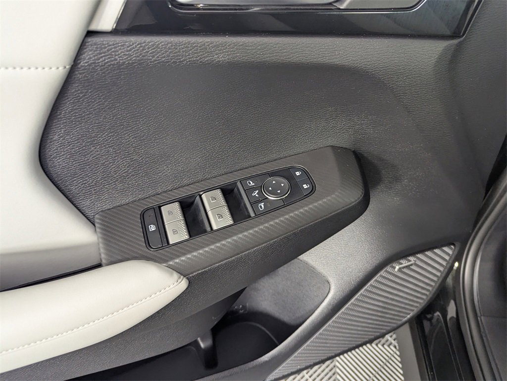 Used 2025 Mitsubishi Outlander SE image 19