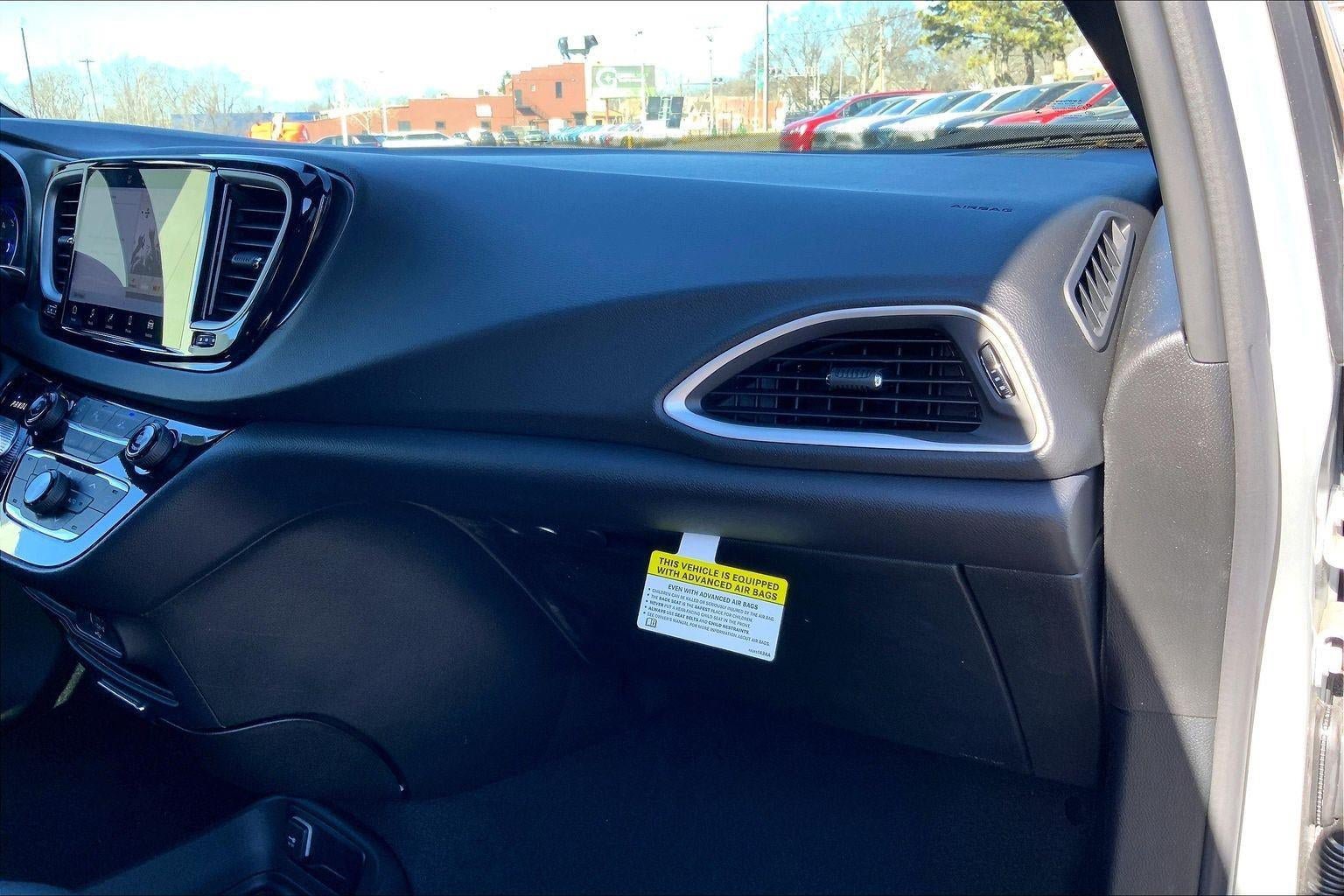 New 2026 Chrysler Voyager LX FWD image 24