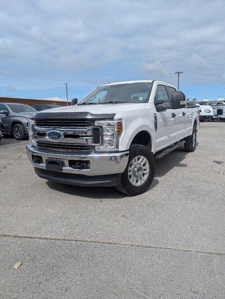 Used 2019 Ford F350 XLT w/ Camper Package AWD/4WD image 2