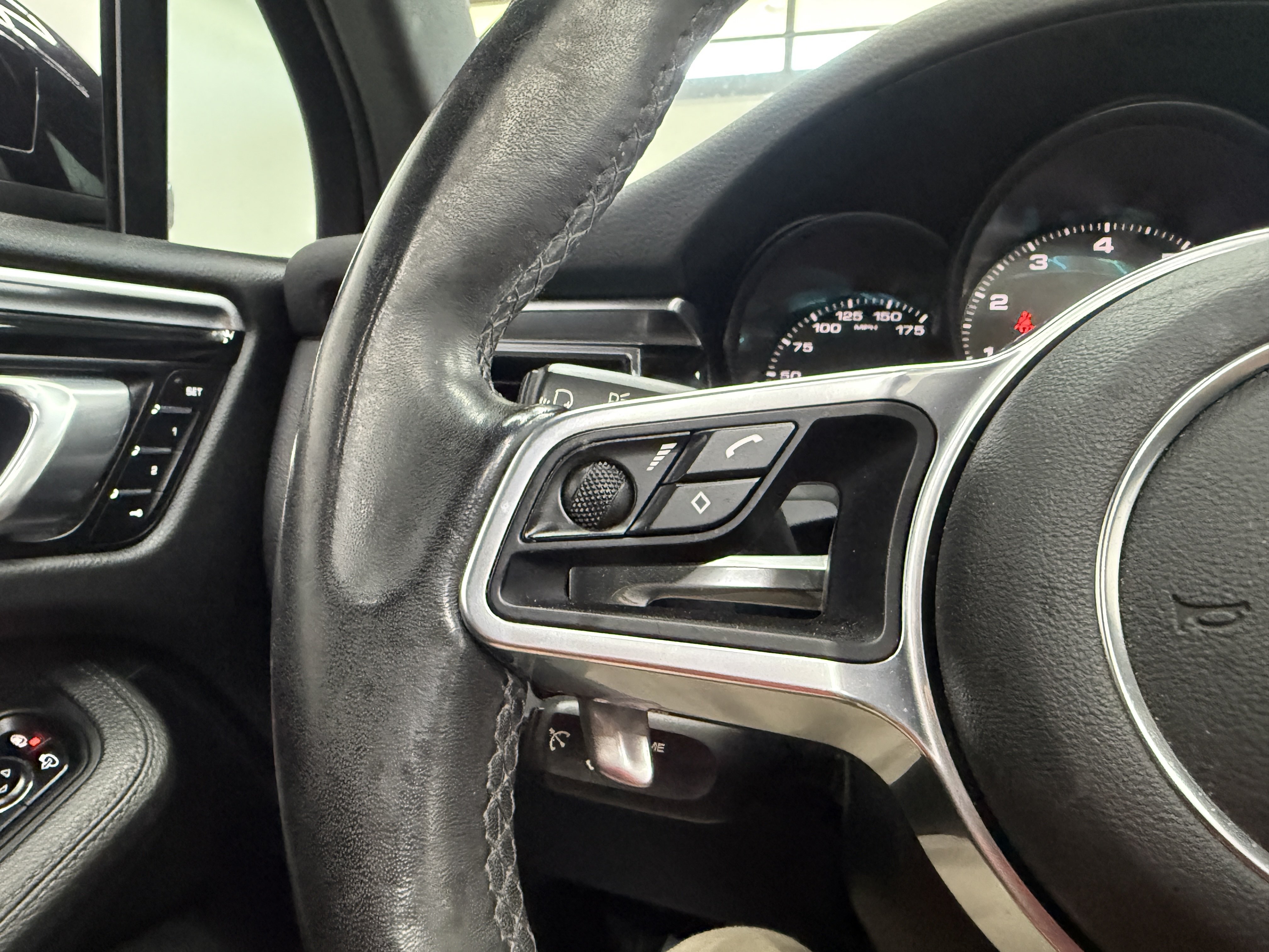 Used 2018 Porsche Macan S AWD/4WD image 15