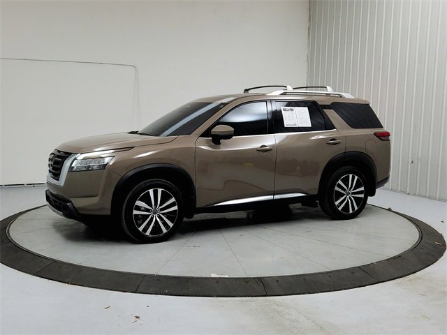Used 2024 Nissan Pathfinder Platinum w/ Cargo Package image 3