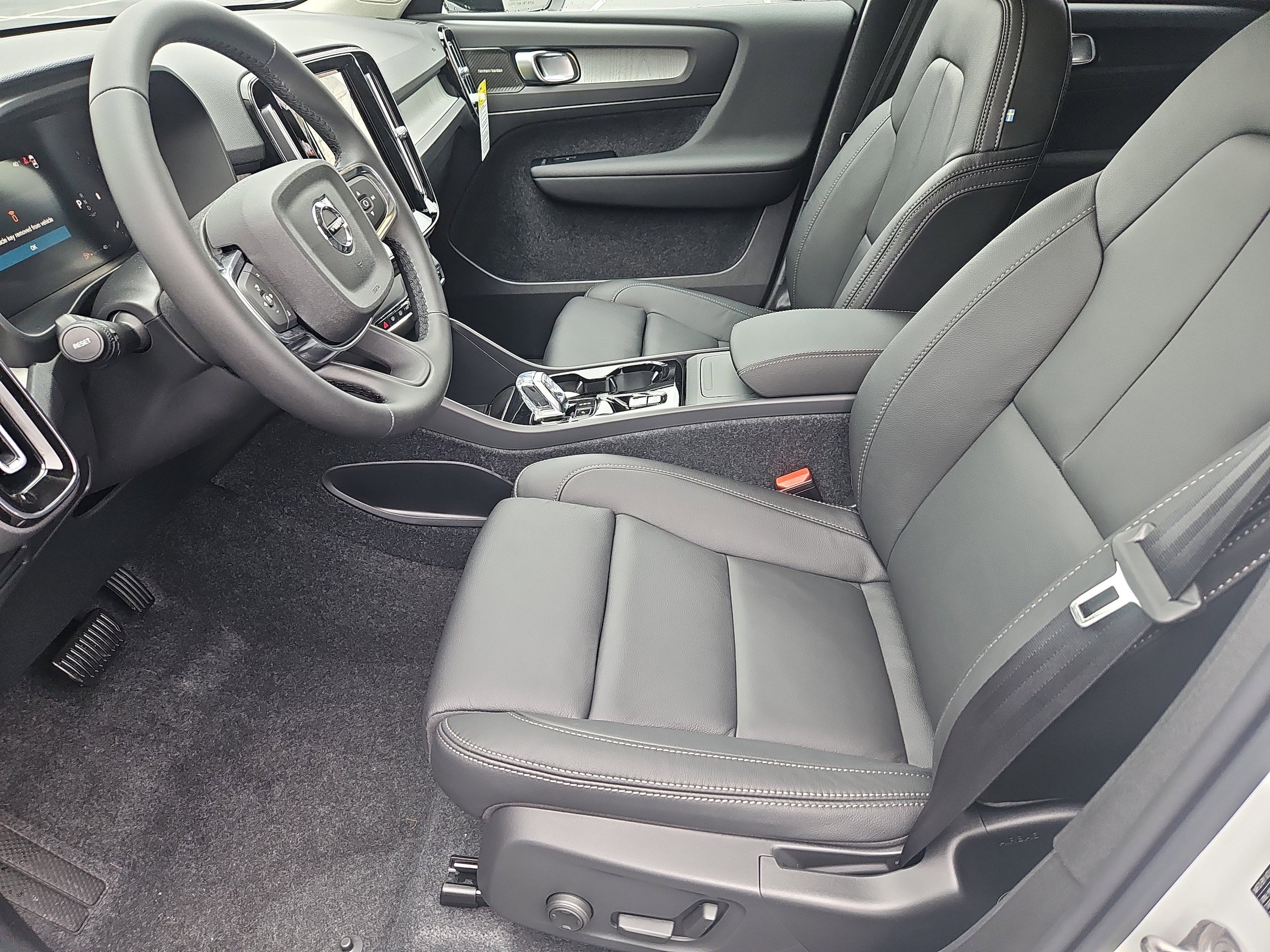 New 2026 Volvo XC40 B5 Ultra w/ Protection Package Premier AWD/4WD image 21