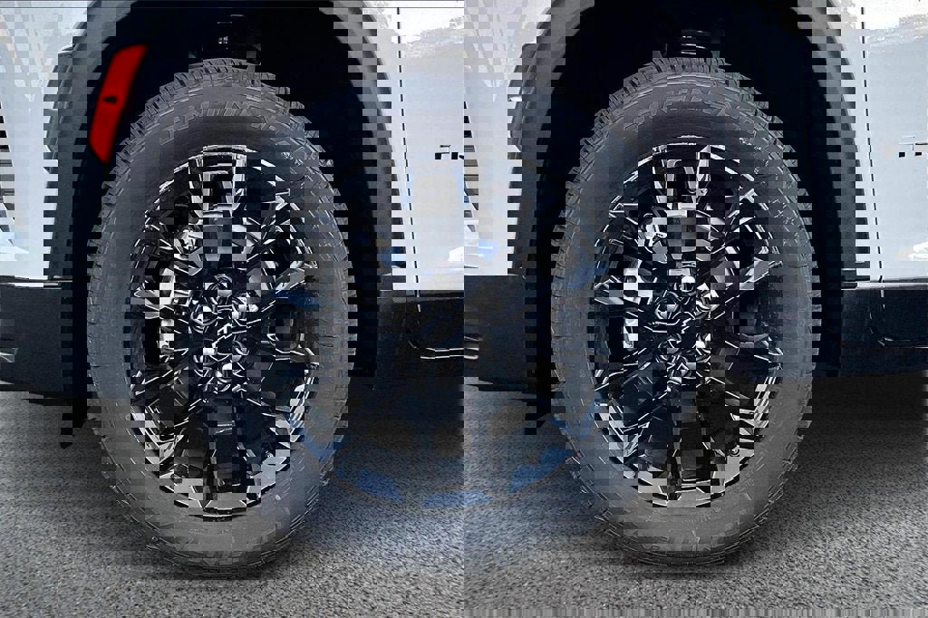 New 2026 Chevrolet Traverse LT w/ Midnight/Sport Edition image 11