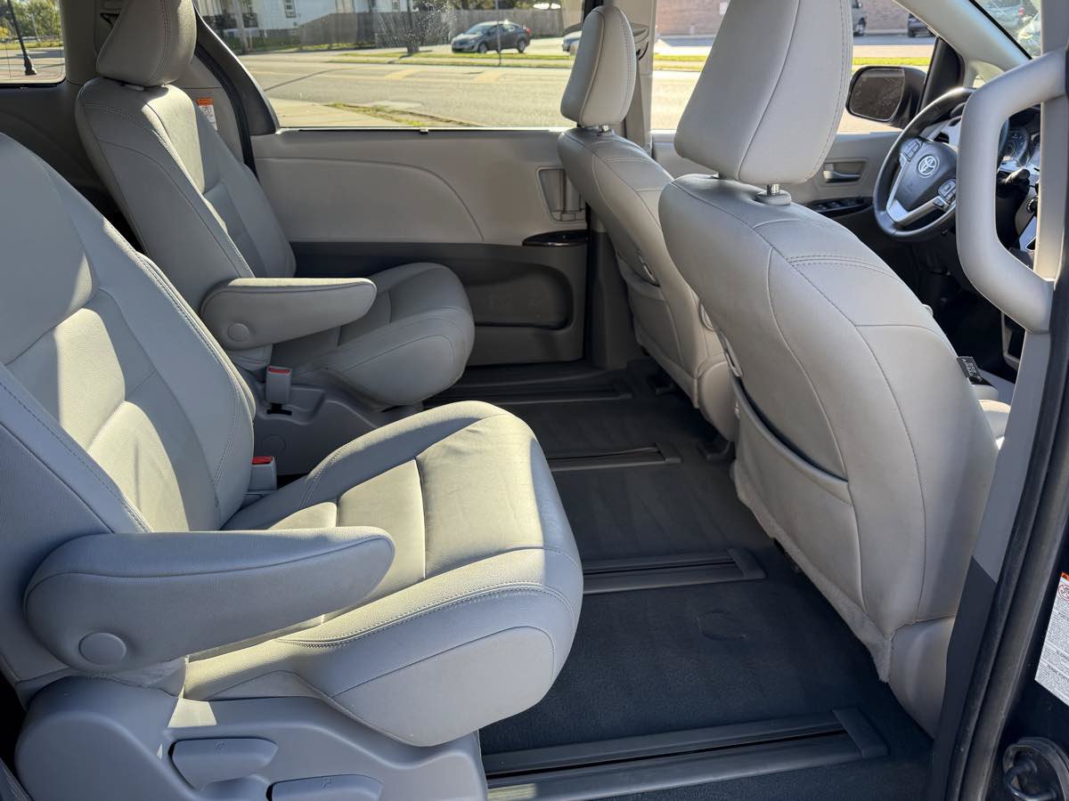 Used 2020 Toyota Sienna XLE Premium AWD/4WD image 20