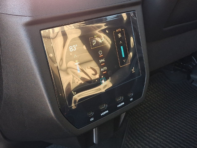Used 2025 GMC Yukon Denali Ultimate AWD/4WD image 19