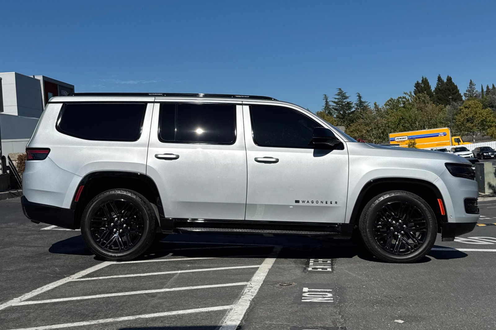 Certified 2023 Jeep Wagoneer Series II AWD/4WD image 3