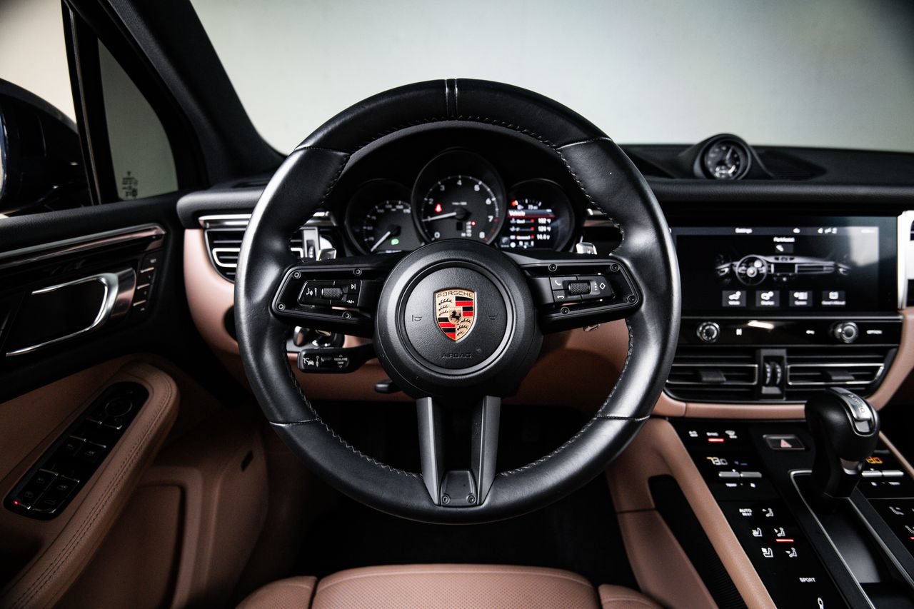 Certified 2024 Porsche Macan AWD/4WD image 26