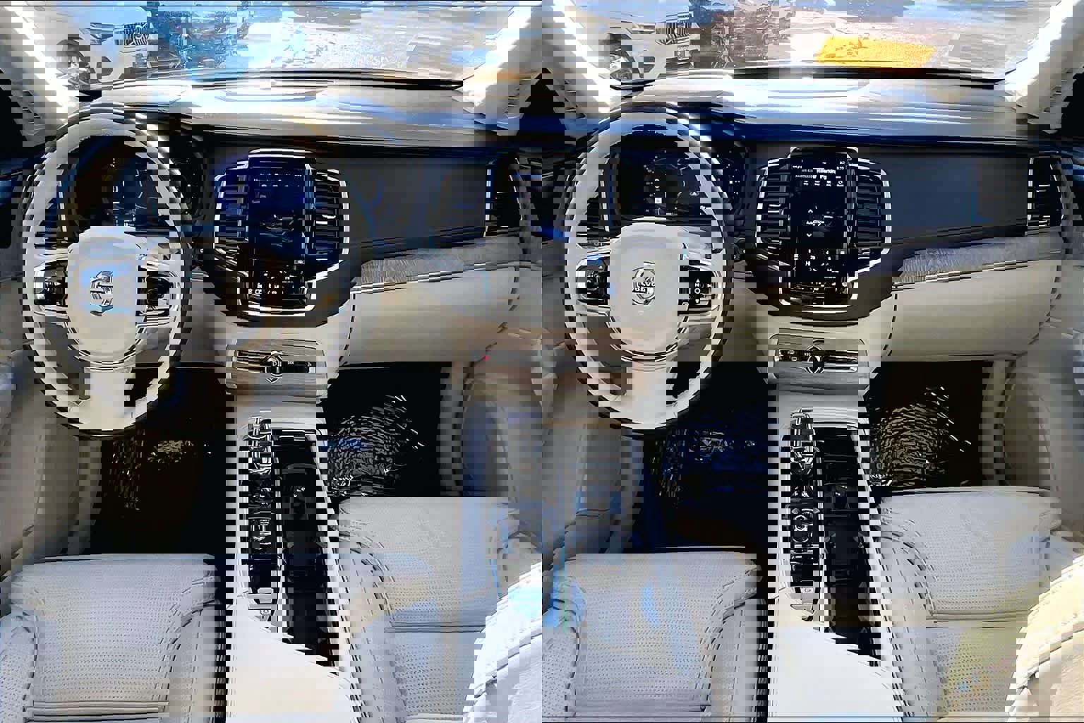 Certified 2024 Volvo XC90 B6 Ultimate w/ Protection Package Premier image 15