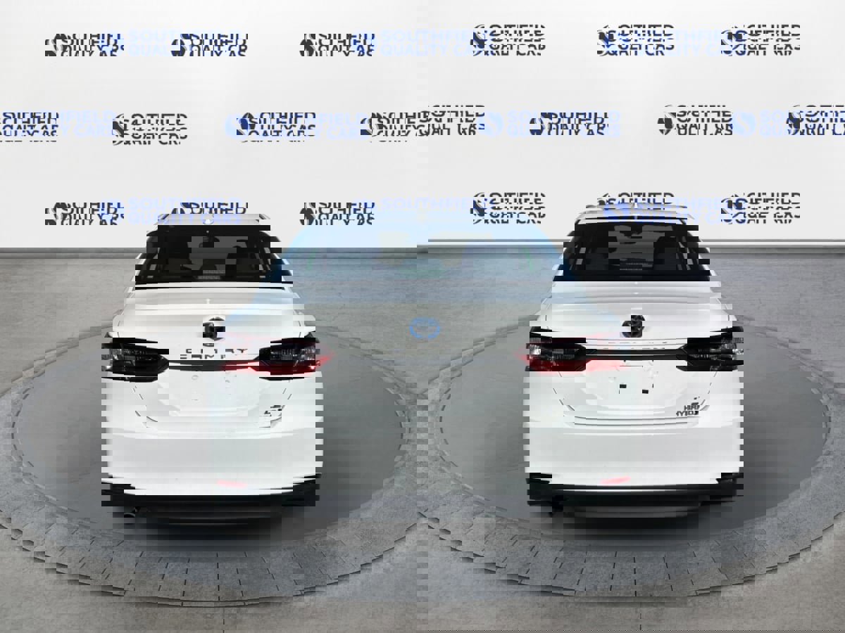 Used 2023 Toyota Camry LE image 5