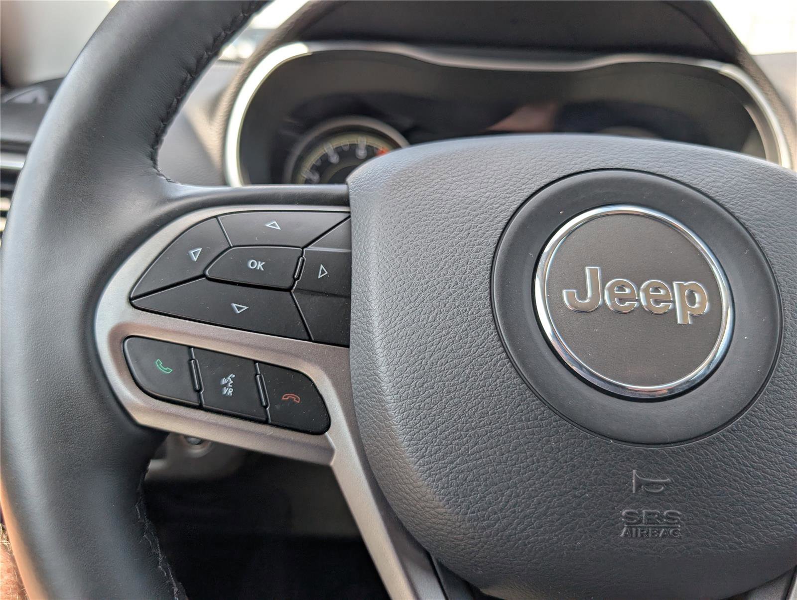 Used 2019 Jeep Cherokee Latitude Plus w/ Comfort/Convenience Group AWD/4WD image 26
