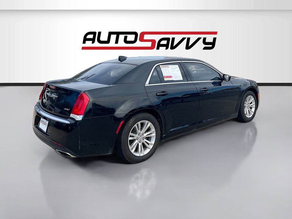 Used 2021 Chrysler 300 Touring w/ Driver Convenience Group image 7