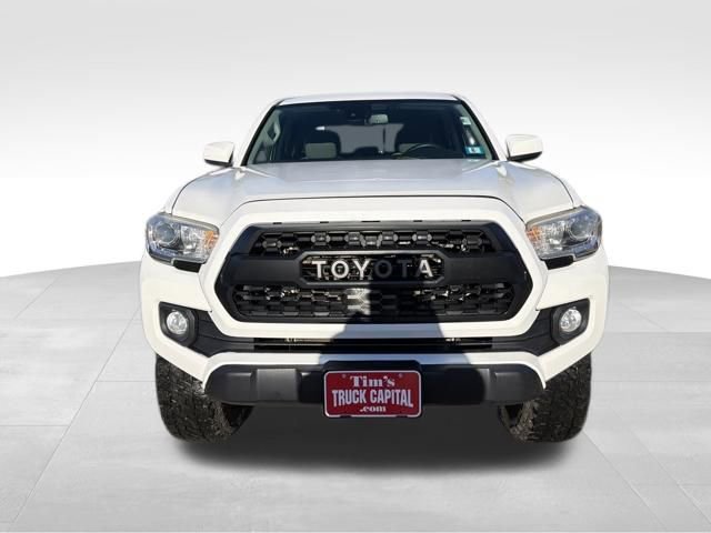 Used 2018 Toyota Tacoma SR5 AWD/4WD image 9