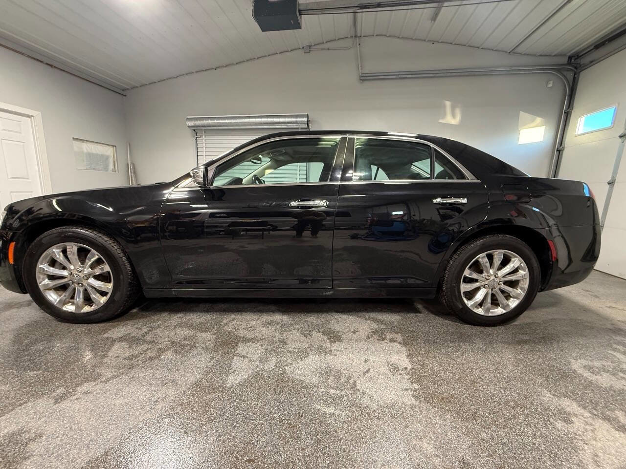 Used 2015 Chrysler 300 C w/ Light Group image 8